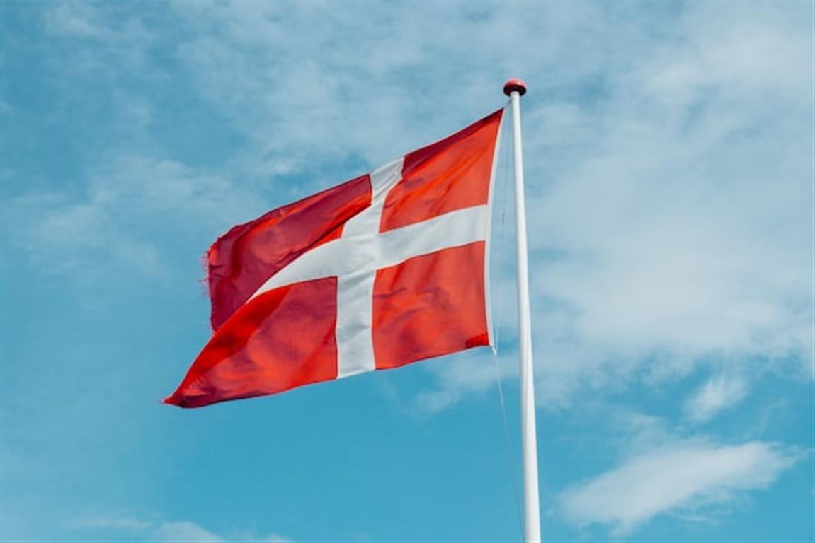 Giv dit hjem et løft med flotte flag i haven