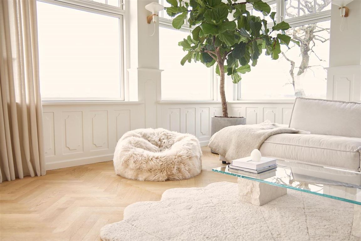 Skal du ikke have en sækkestol af ægte lammeskind?