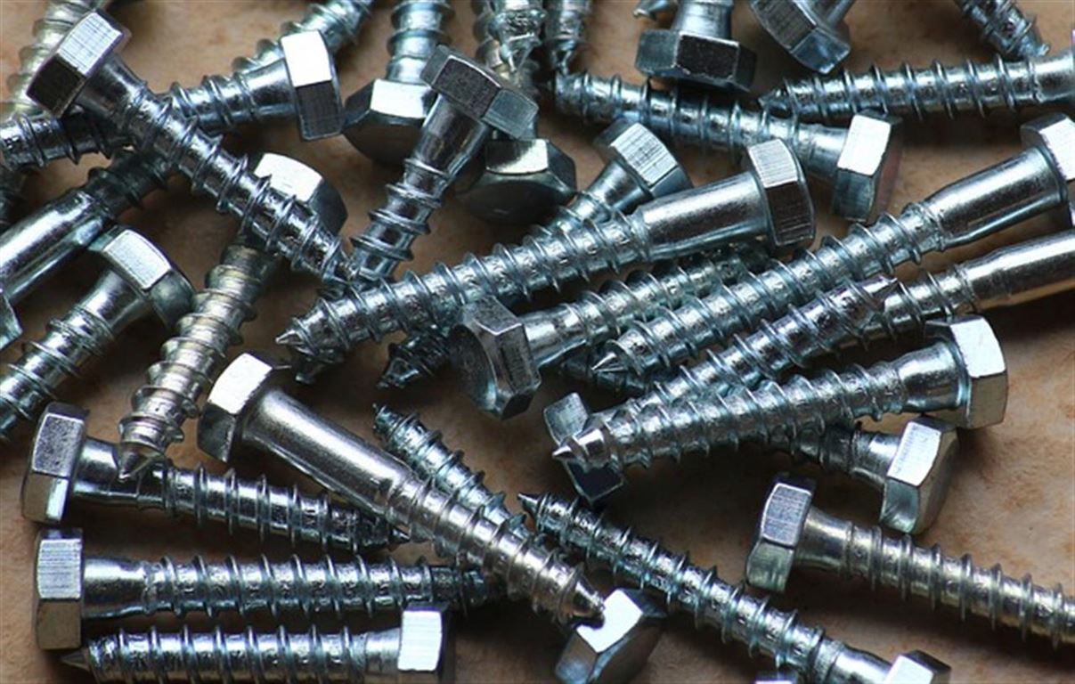 Derfor skal du anvende rustfri bolte!
